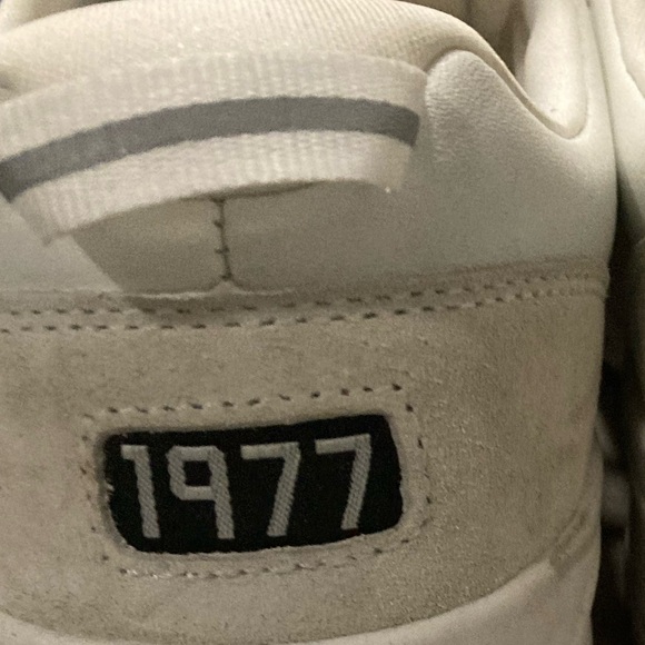 👟Le TIGRE Tompkins Sneaker - Women's Size: 9.5 Color : White - Picture 8 of 12